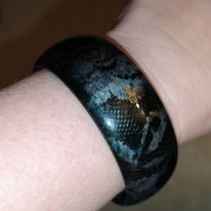 ❤️ Black marbleized bangle bracelet